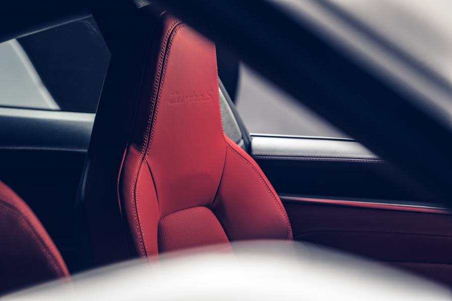 Детали интерьера Porsche 911 Turbo S (992) 2020 года  (WW) (фото 3 из 49)